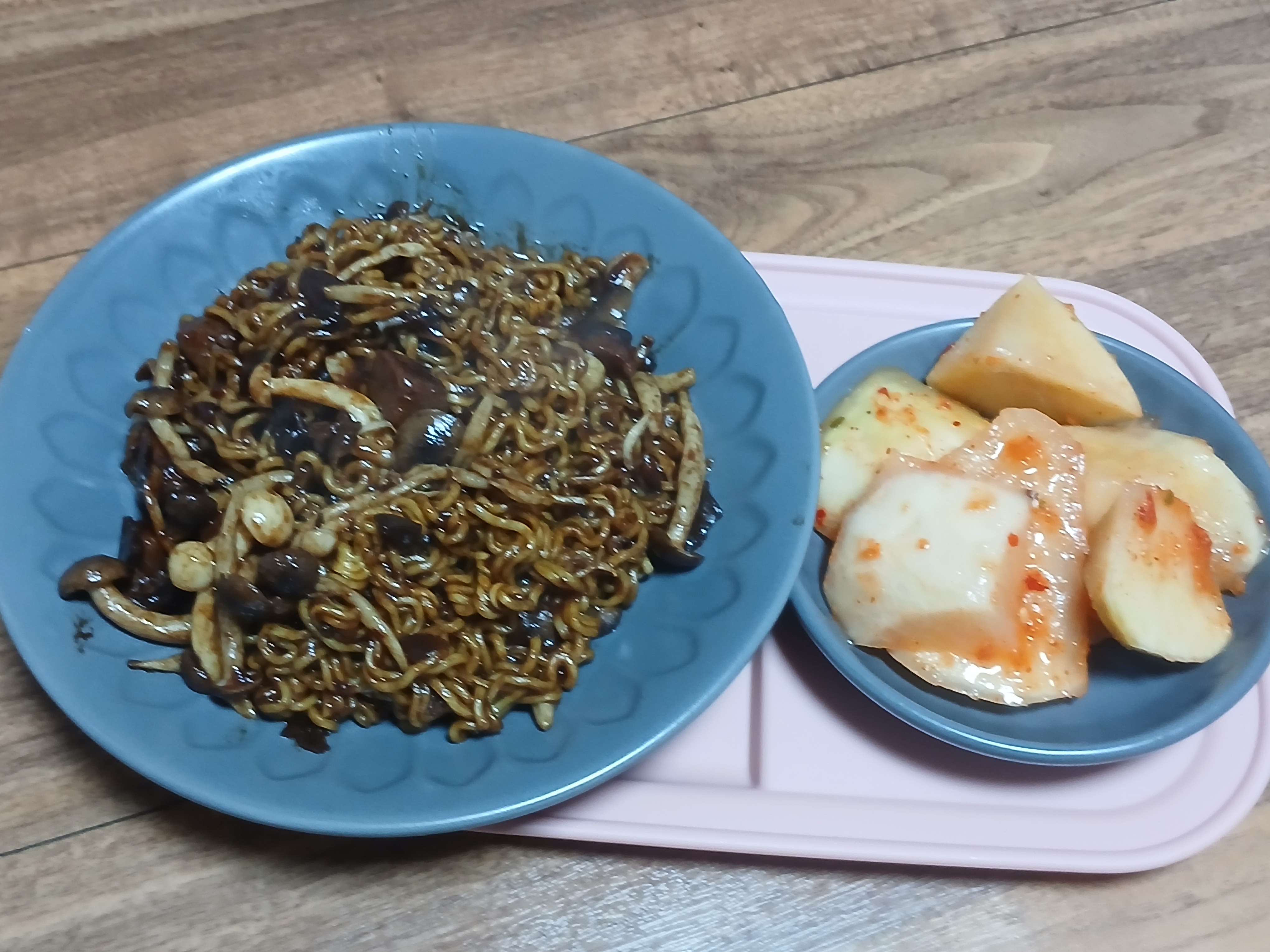 차오차이 특제짜장 소스로 파는 짜장면보다 맛있게!