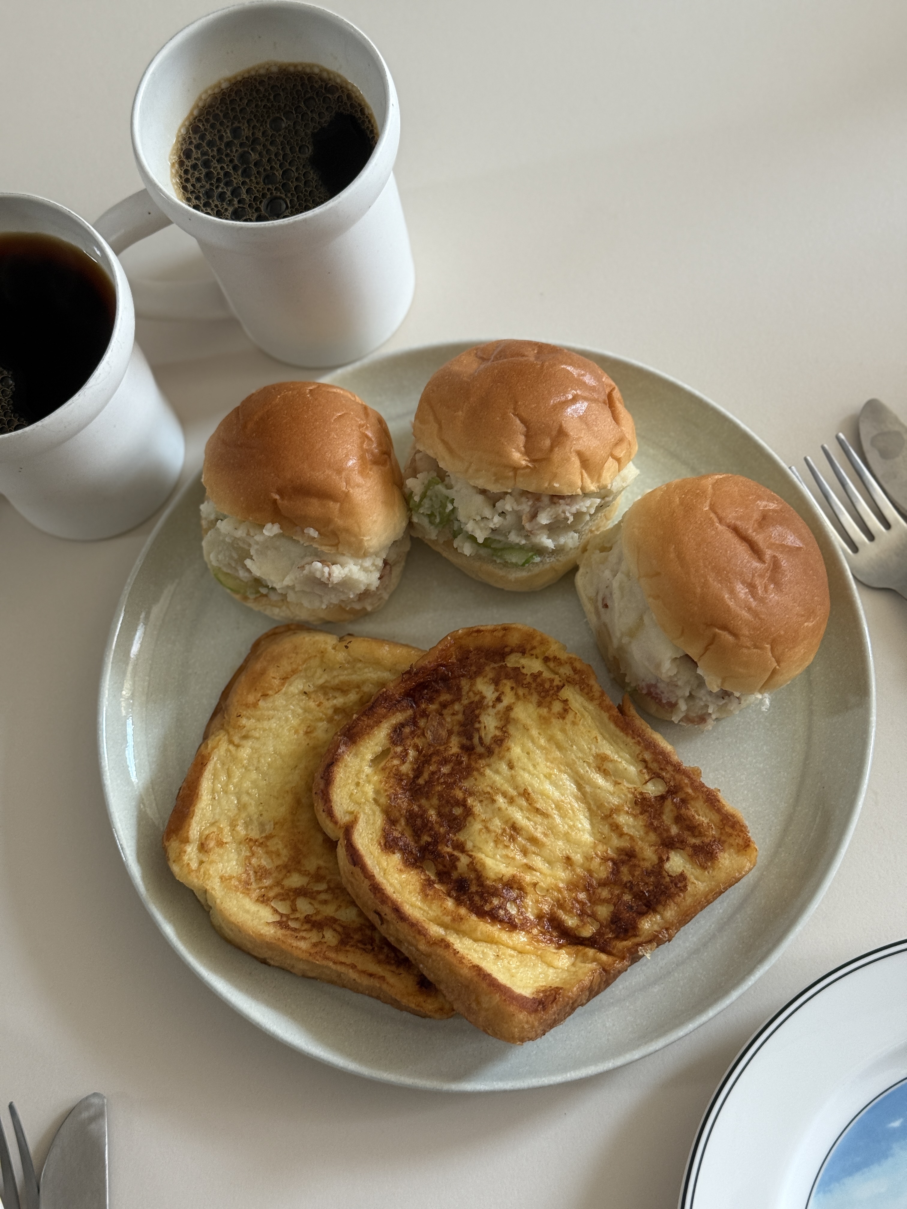 프렌치토스트에 이자카야 감자마요로 브런치