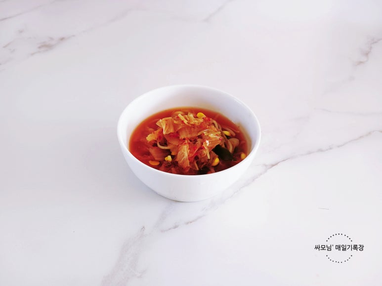 명절음식의 느끼함 날려주는 [얼칼 김치 콩나물국]