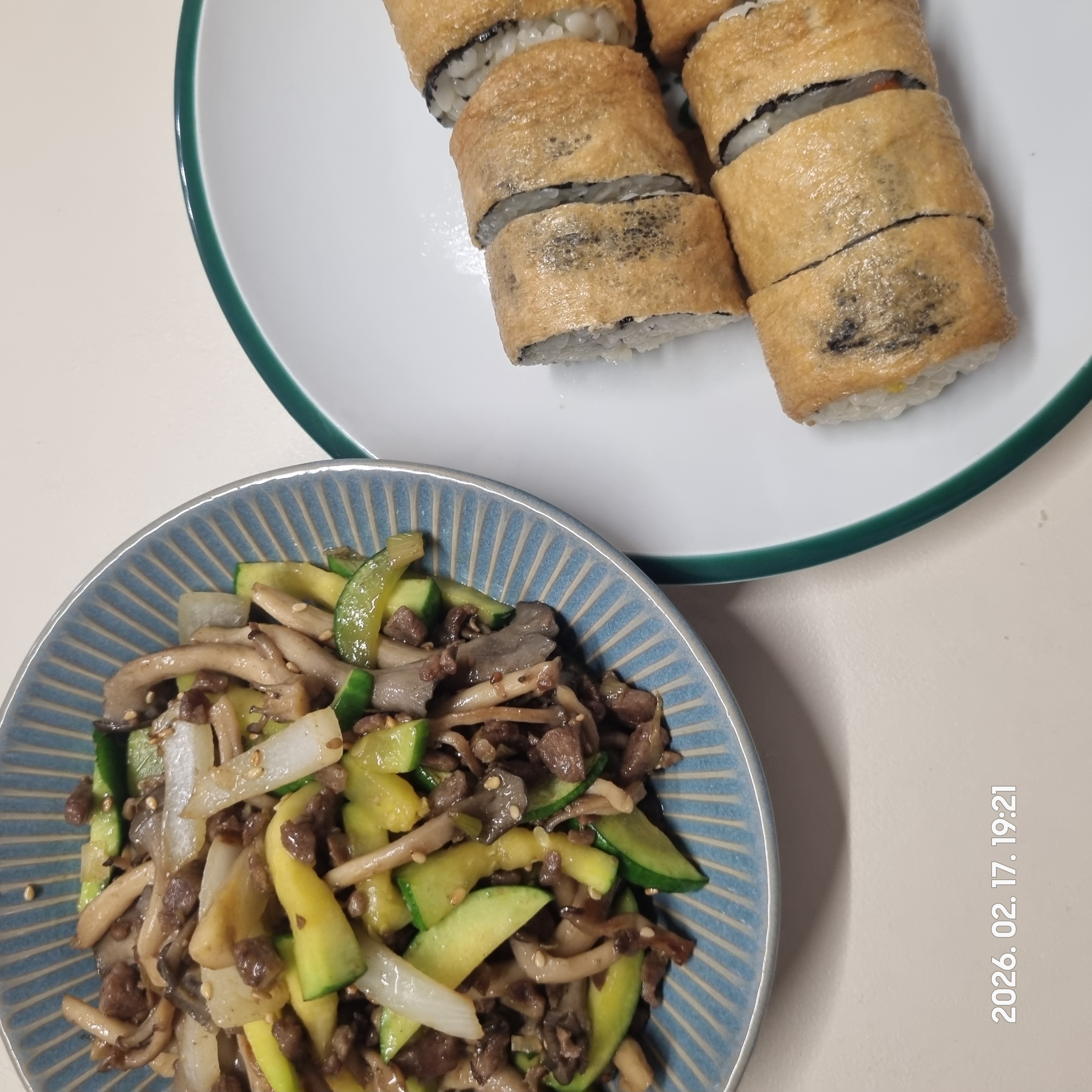 소고기채소볶음 & 유부롤김밥